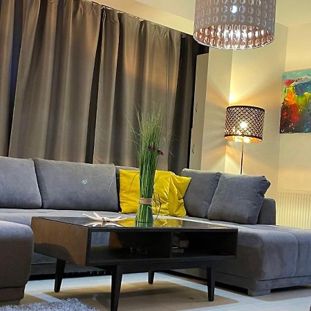 Apartment Happiness By Nicole Jutka, Visual Artist Olimp Ngoại thất bức ảnh