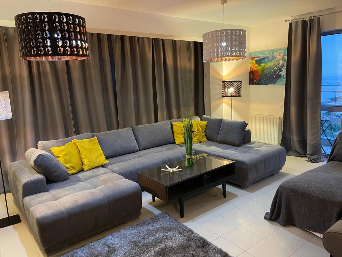 Apartment Happiness By Nicole Jutka, Visual Artist Olimp Ngoại thất bức ảnh