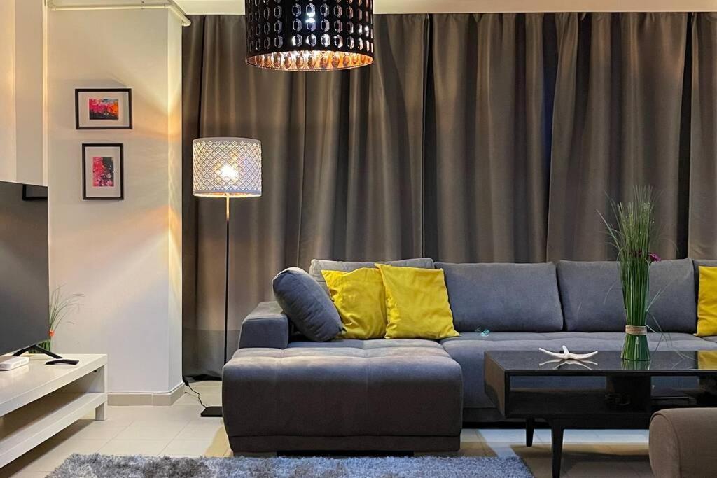 Apartment Happiness By Nicole Jutka, Visual Artist Olimp Ngoại thất bức ảnh