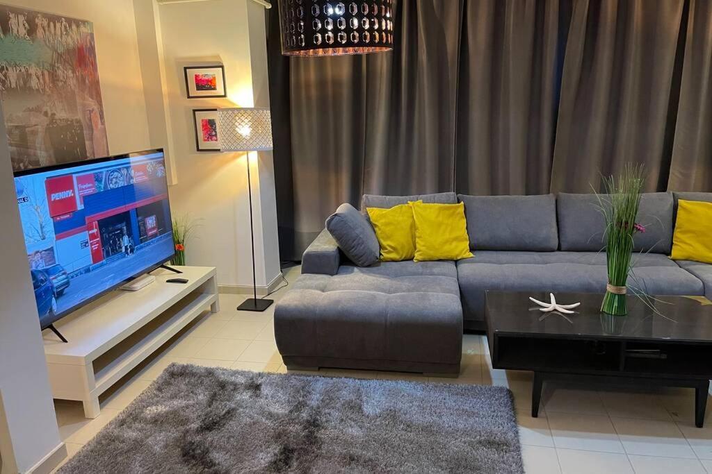Apartment Happiness By Nicole Jutka, Visual Artist Olimp Ngoại thất bức ảnh