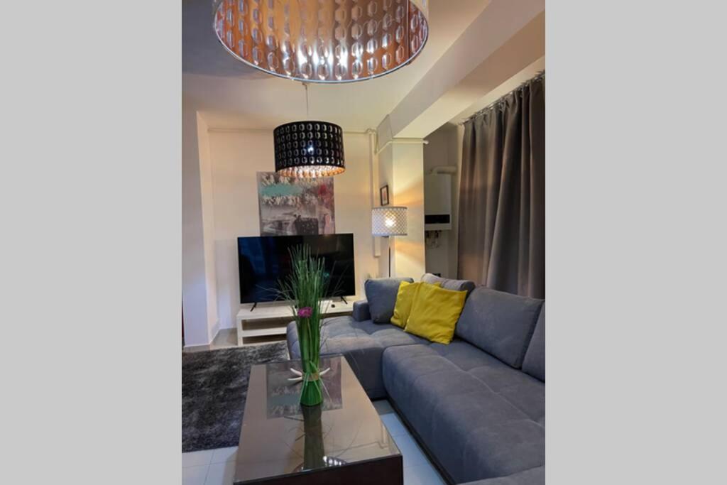 Apartment Happiness By Nicole Jutka, Visual Artist Olimp Ngoại thất bức ảnh