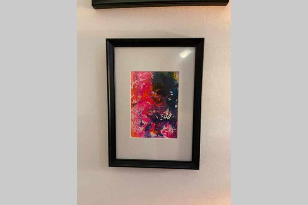 Apartment Happiness By Nicole Jutka, Visual Artist Olimp Ngoại thất bức ảnh