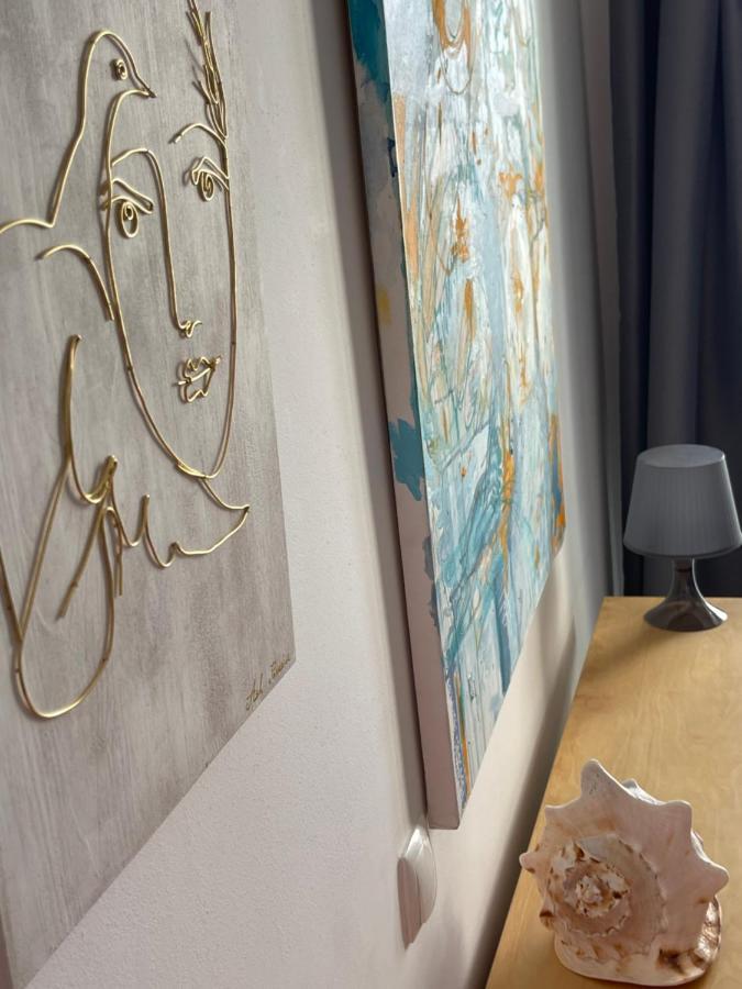 Apartment Happiness By Nicole Jutka, Visual Artist Olimp Ngoại thất bức ảnh