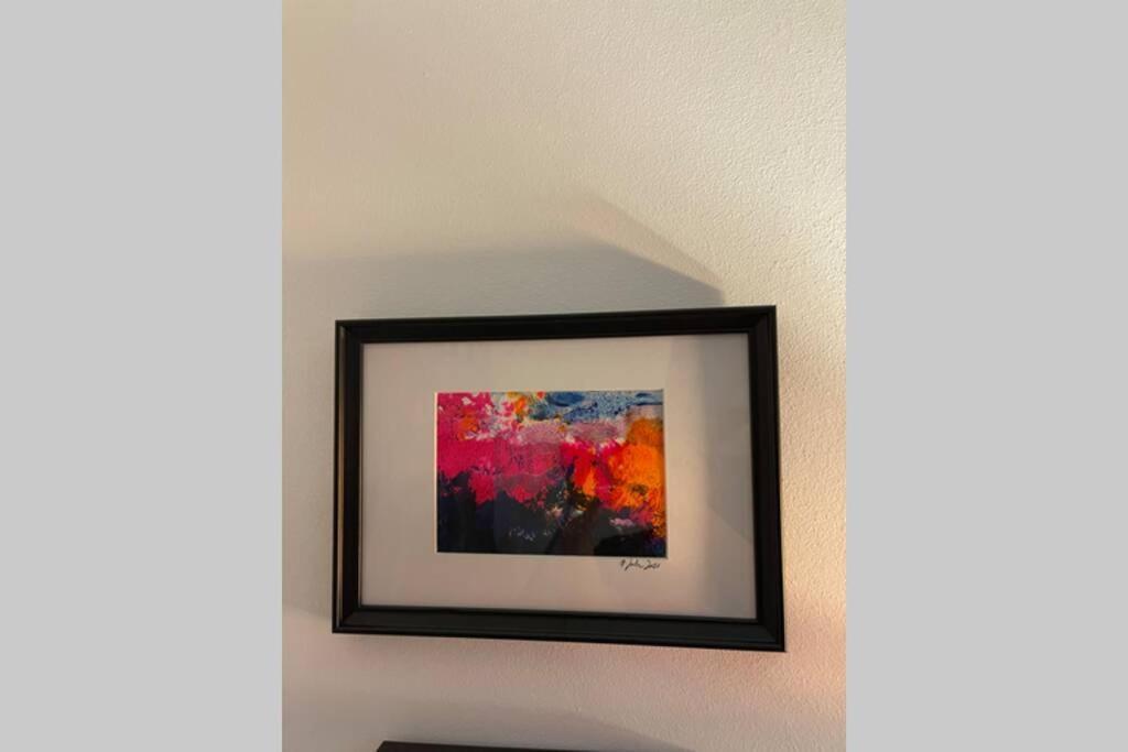 Apartment Happiness By Nicole Jutka, Visual Artist Olimp Ngoại thất bức ảnh