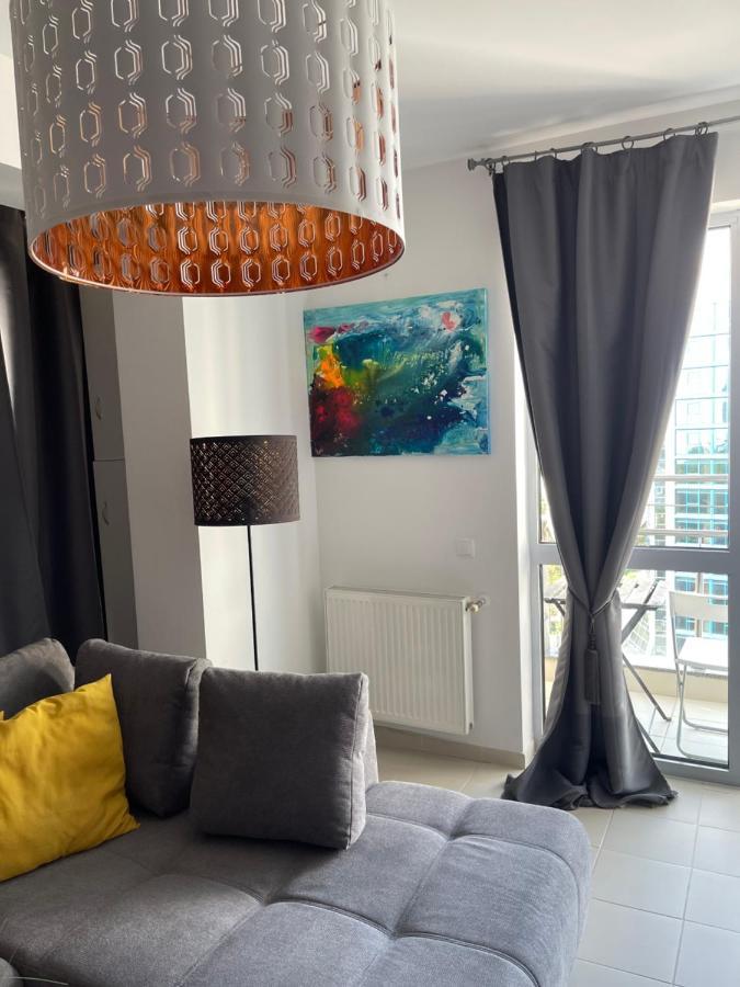 Apartment Happiness By Nicole Jutka, Visual Artist Olimp Ngoại thất bức ảnh