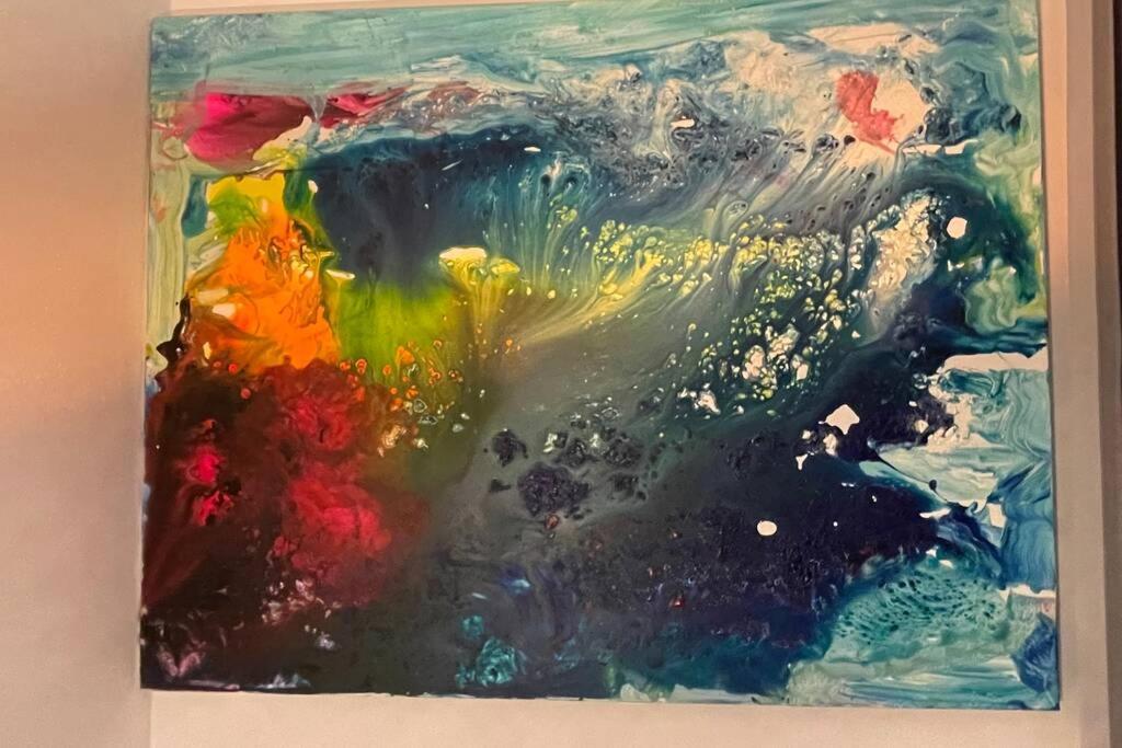 Apartment Happiness By Nicole Jutka, Visual Artist Olimp Ngoại thất bức ảnh