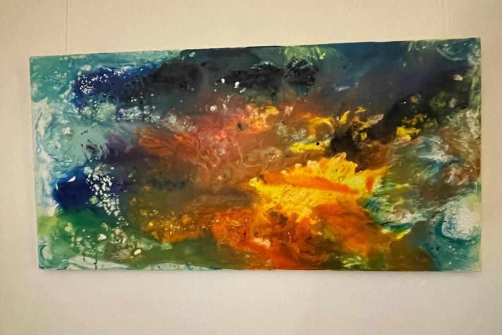 Apartment Happiness By Nicole Jutka, Visual Artist Olimp Ngoại thất bức ảnh