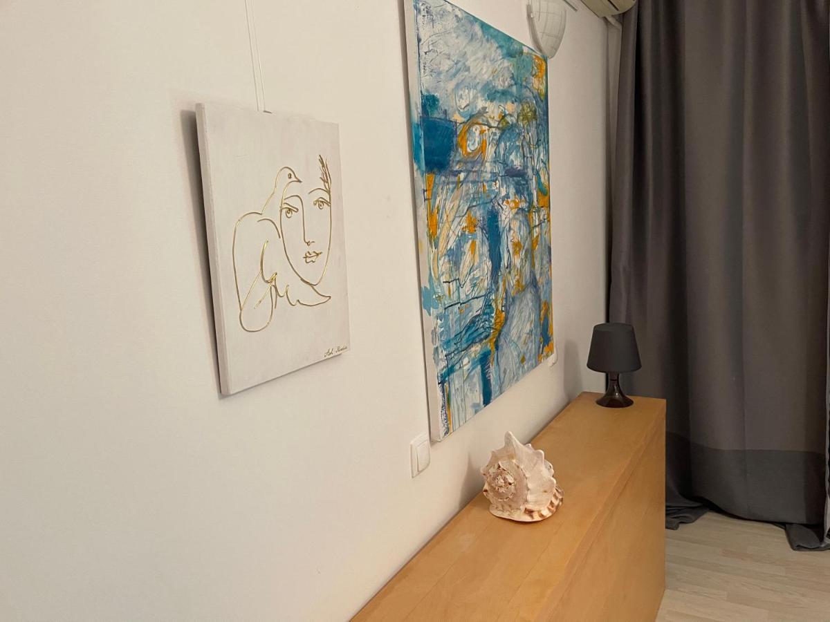 Apartment Happiness By Nicole Jutka, Visual Artist Olimp Ngoại thất bức ảnh