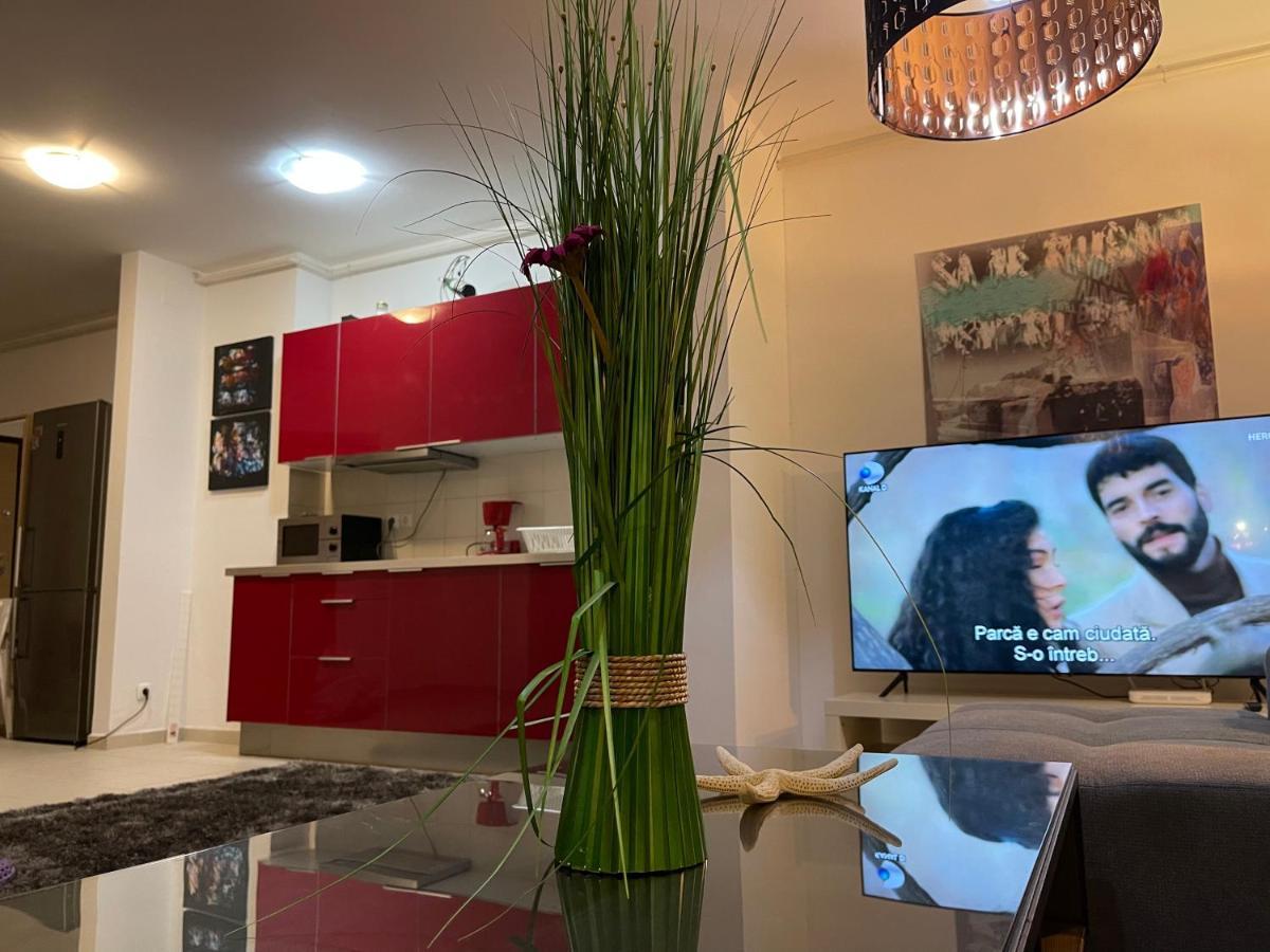Apartment Happiness By Nicole Jutka, Visual Artist Olimp Ngoại thất bức ảnh