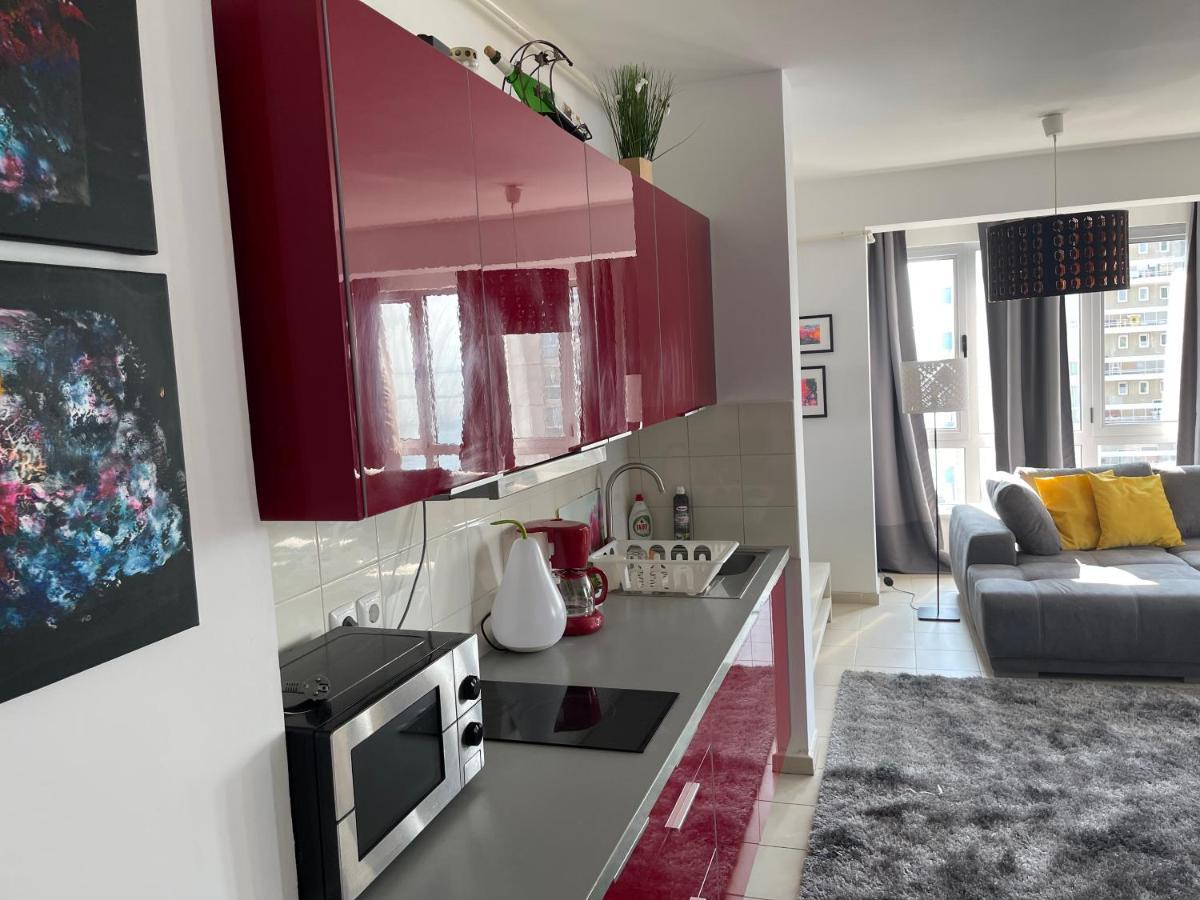 Apartment Happiness By Nicole Jutka, Visual Artist Olimp Ngoại thất bức ảnh