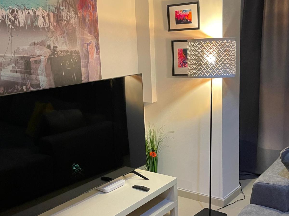 Apartment Happiness By Nicole Jutka, Visual Artist Olimp Ngoại thất bức ảnh