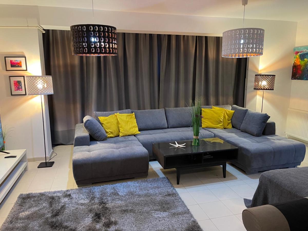 Apartment Happiness By Nicole Jutka, Visual Artist Olimp Ngoại thất bức ảnh