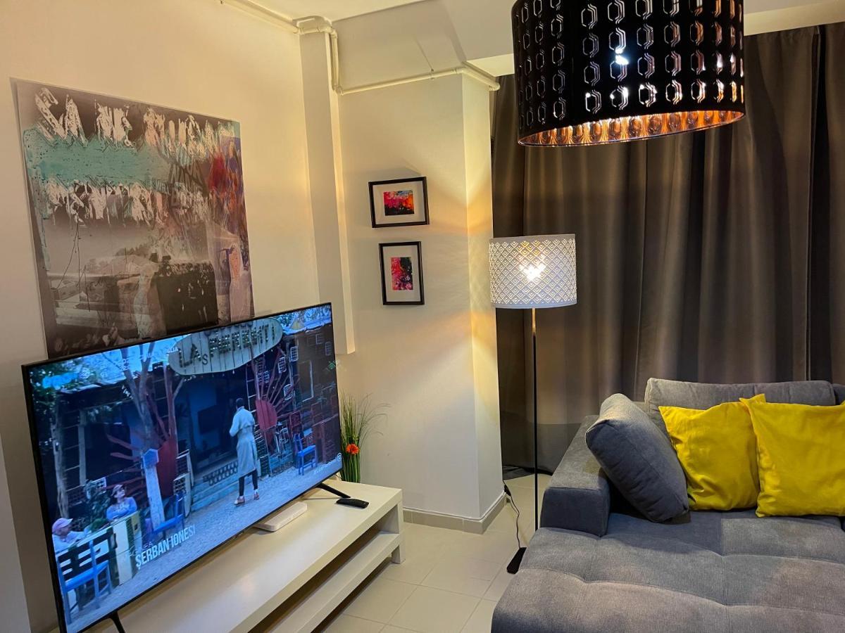 Apartment Happiness By Nicole Jutka, Visual Artist Olimp Ngoại thất bức ảnh