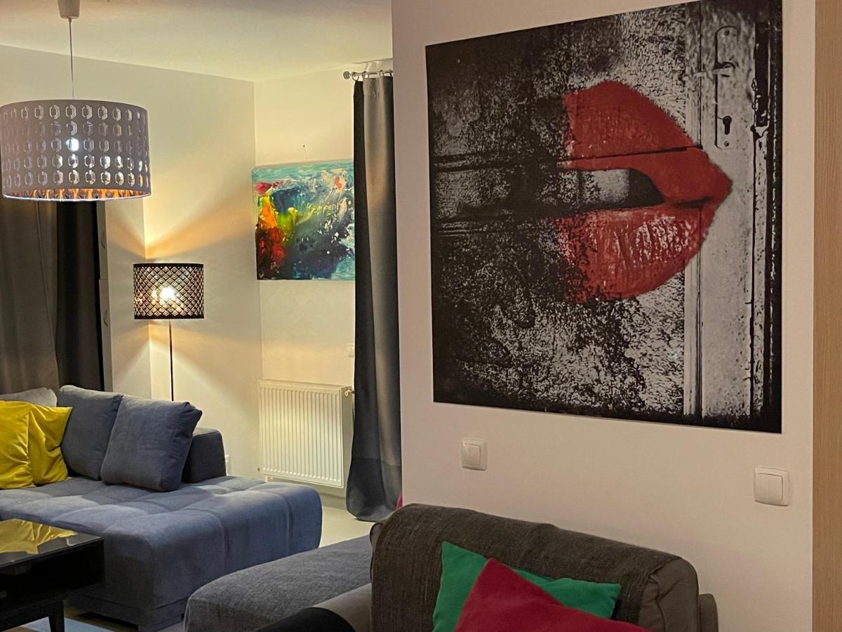 Apartment Happiness By Nicole Jutka, Visual Artist Olimp Ngoại thất bức ảnh